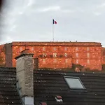 Les Toits De La Citadelle